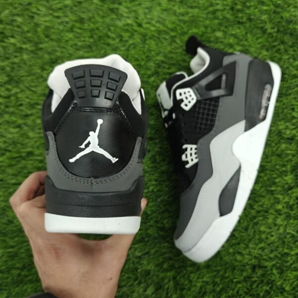 Jordan Retro 4 fear pack